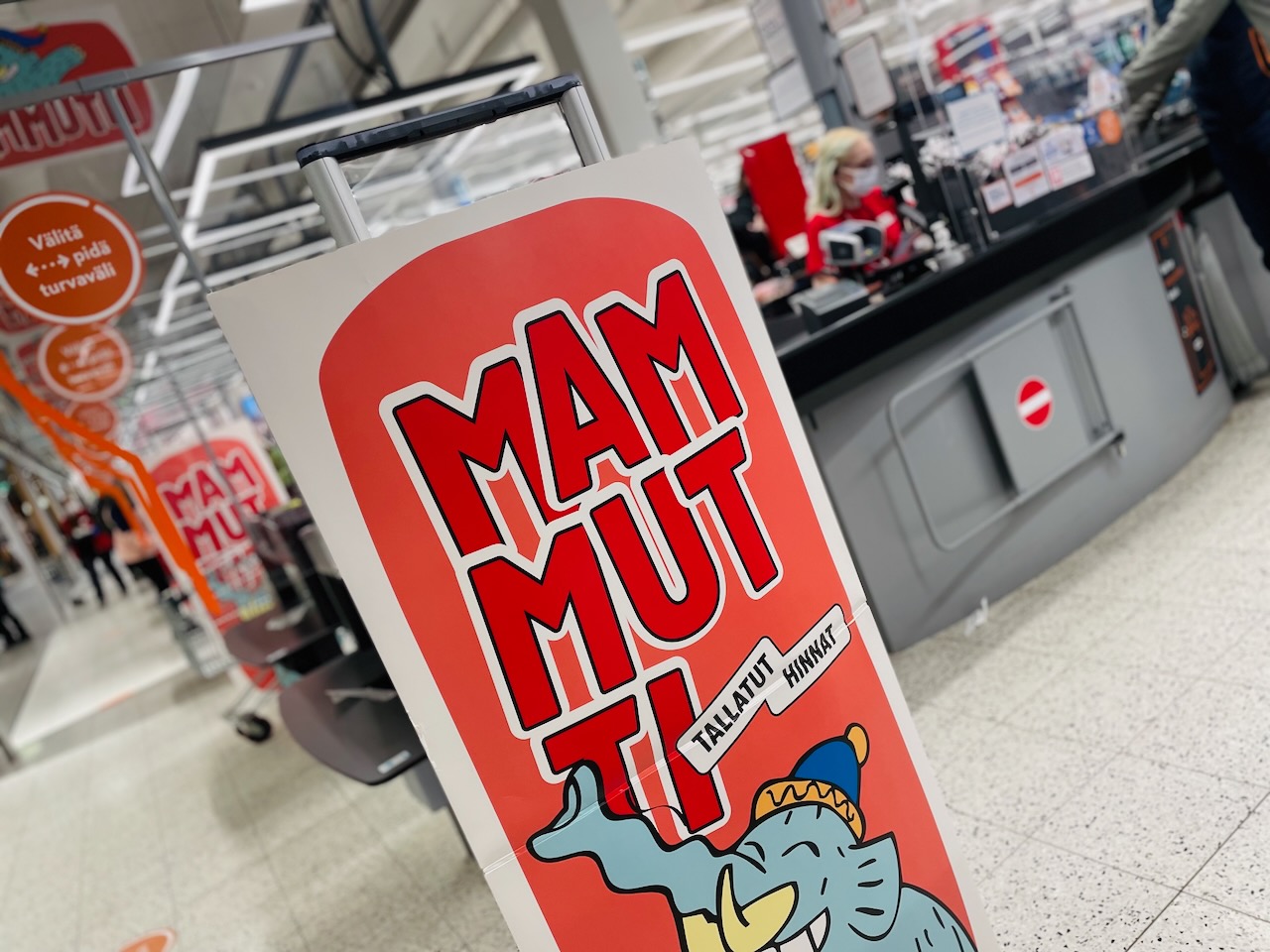 Mammuttimarkkinat Ja Mammutin Beesiss kampanja Valloittavat Eastonin 